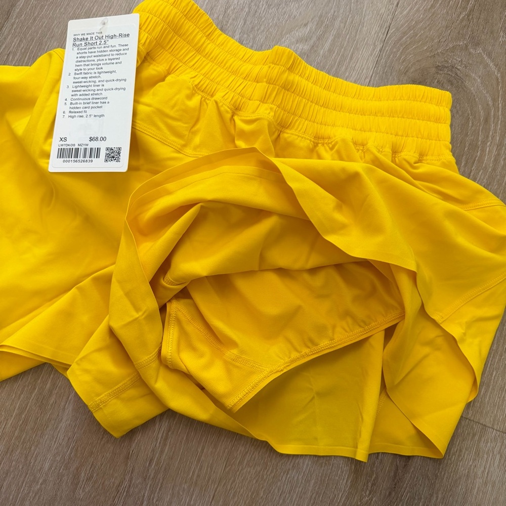 Lululemon shake it out 2.5” shorts - Picture 5 of 5